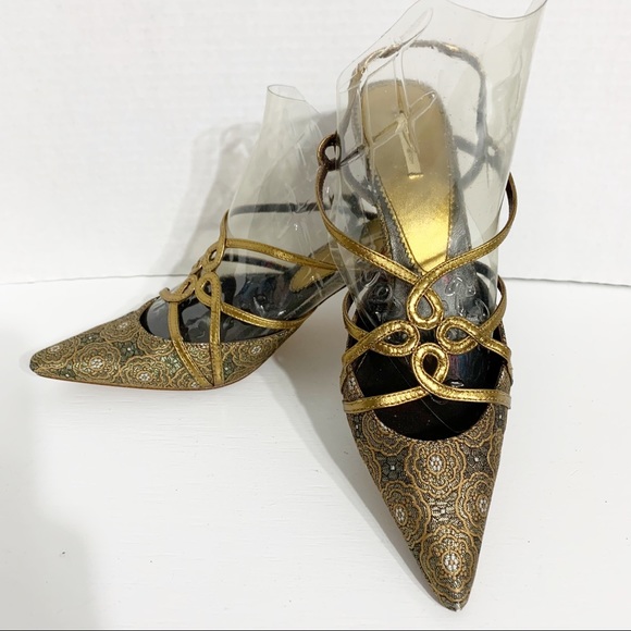 Max Studio Strappy Slingback Leather and Fabric Pointed Toe Fabric Covered Heels - Picture 2 of 12